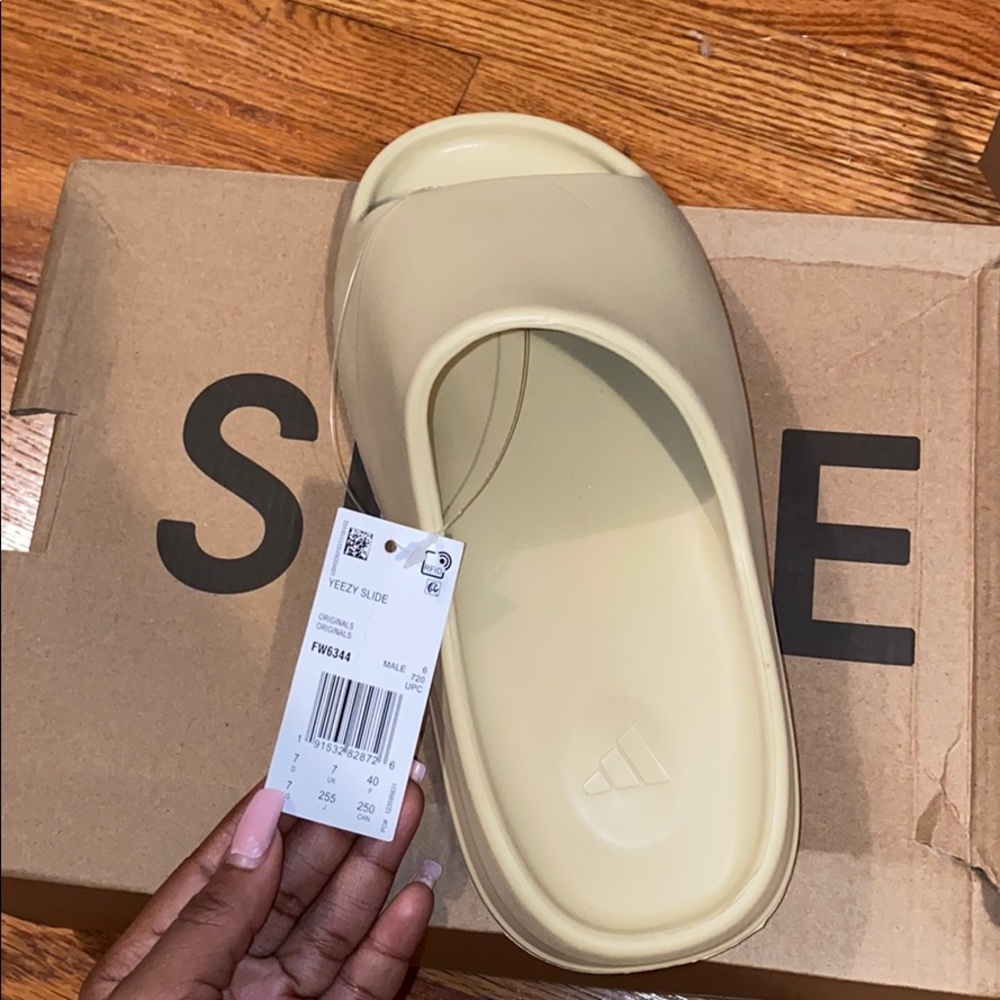 Yeezy slides size 7 women’s. NEVER WORN BEFORE
